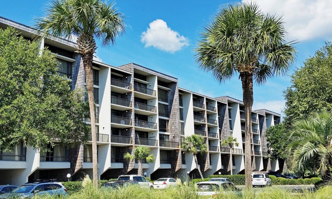 North Litchfield Beach Condominio | Townhouse Style Condo, Beach Access Across Road, Pool, Grilling Area, Elevator