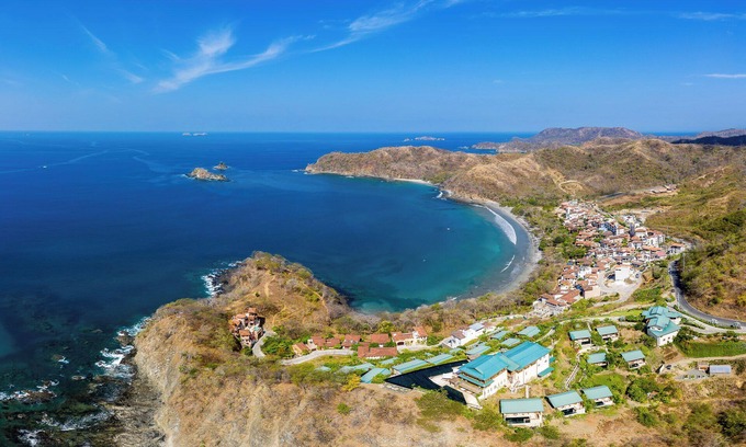 Las Catalinas Casa | Townhouse with Pool 2 Minute Walk to the Beach