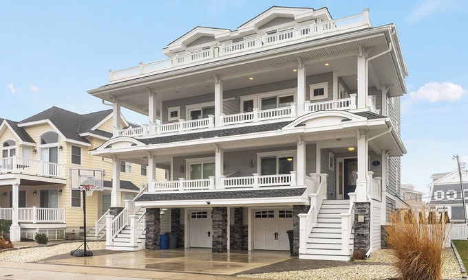 Avalon Casa | Townhouse with Water View