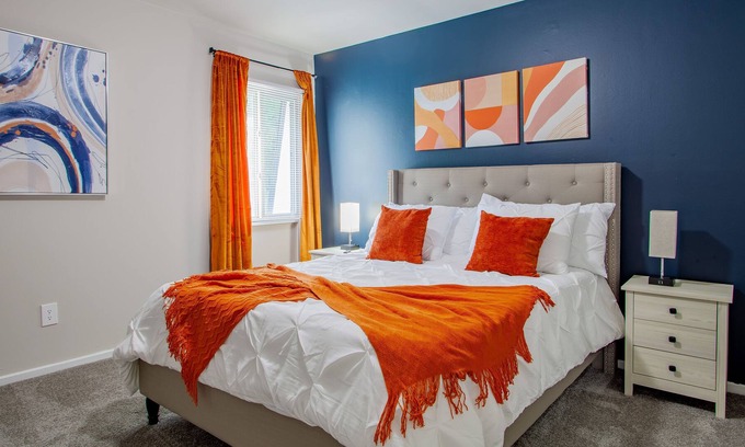 Towson Casa | Towson/ Parking/King Bed/Wi-fi/Patio/Smart Tvs