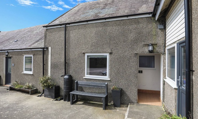 Llanengan Cabaña | TOWYN - 7 TY'N DON, family friendly, with a garden in Abersoch