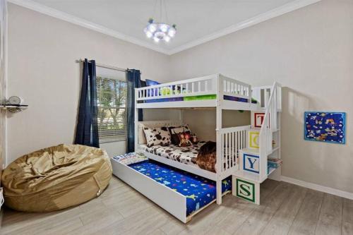 Bahama Bay Casa | Toy Story Room at Bahama Bay Resort - Sage Vacations
