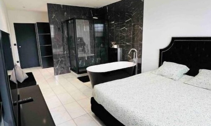 Livry-Gargan Apartamento | Très Grand Appartement /Sauna /Charles de Gaulle