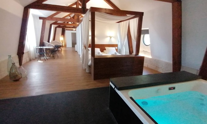 Vendres Casa | Très Grand Loft Sous Les Toits - Château La Vidalle