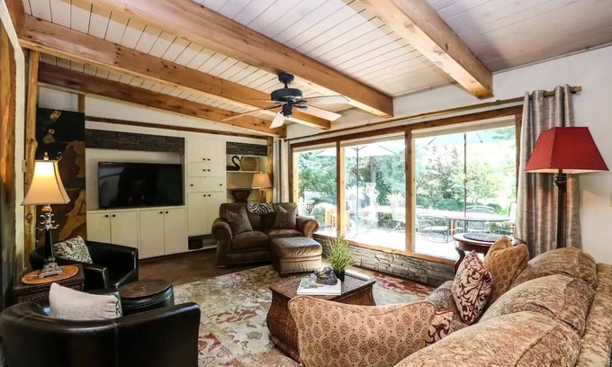 Springfield Casa | TrackTown 3BR 3 Miles to Hayward Field & Autzen Stadium