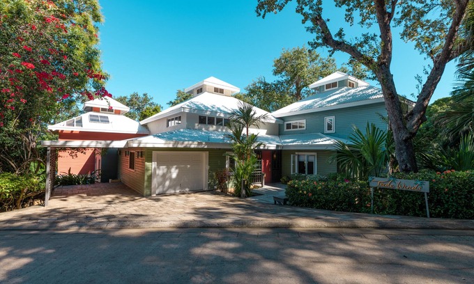 Lawson Rock Casa | Trade Winds - luxurious Roatan Villa near West Bay - NEW LARGE POOL
