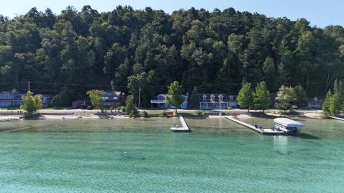 Frankfort Casa | Trader Scott's - Lakefront And Gorgeous!