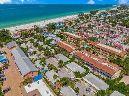 Bradenton Beach Casa | Tradewinds Cottage Completely Renovated Easy Beach & Pool Access