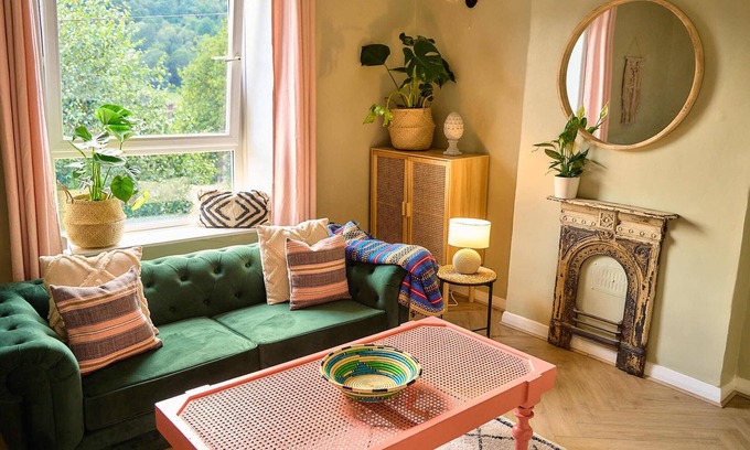 Wadsworth Casa | Traditional 3BR Home, 5-Min Walk to Hebden Centre