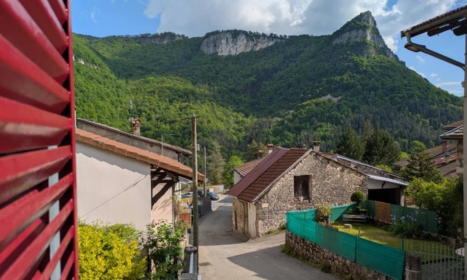 Tenay Casa | Traditional Bugey house, family-run, pets welcome (6 pers.)
