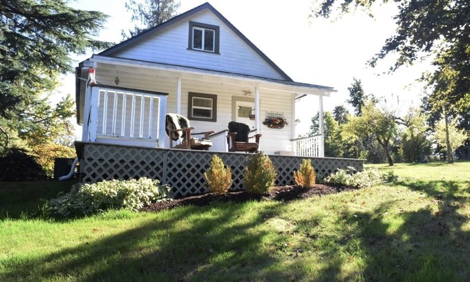 Duncan Cabaña | Traditional cottage in a very quiet rural area close to town.