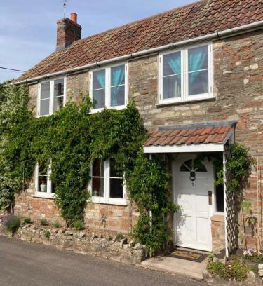 Stanton Drew Casa | Traditional Country Cottage