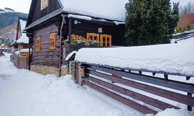 Nizna Boca Cabaña | Traditional cozy cottage in Tatras w/firepit, super close to great hiking trails