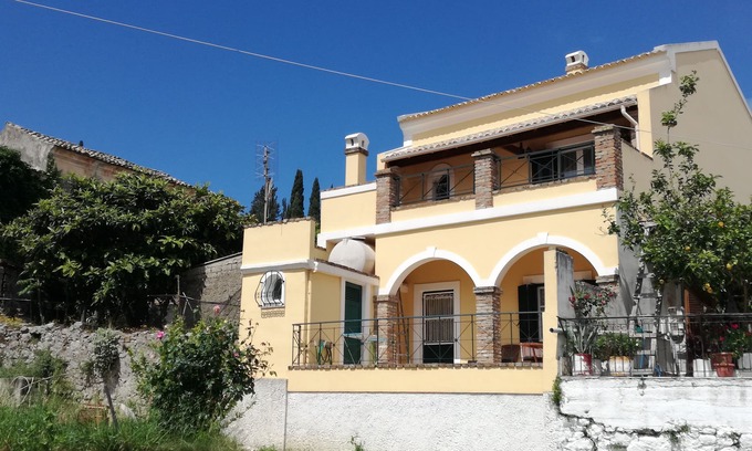 Pagi Casa | Casa de familia tradicional con amplios balcones y ubicación estratégicaAMA67704