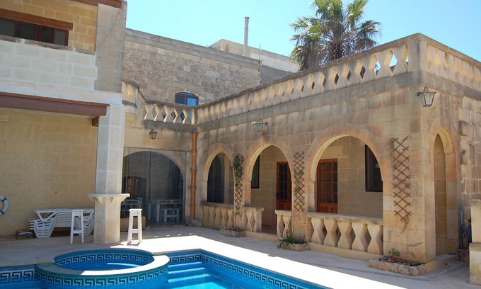 Santu Pietru Villa | Masía tradicional de más de 400 años con piscina privada en Gozo