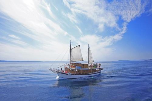 Old Town Alquiler De Eote | Traditional gulet with crew breakfast&lunch