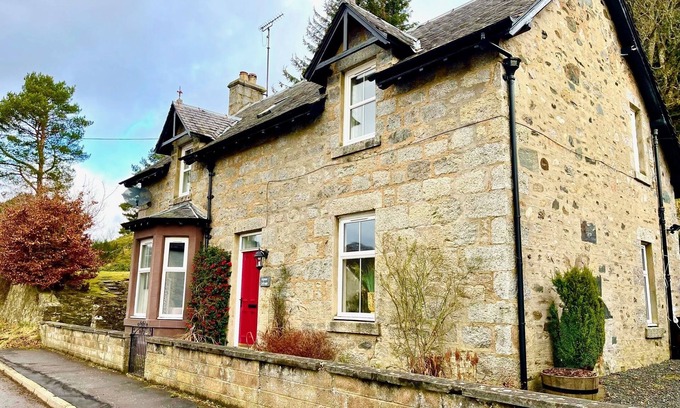 Blairgowrie Casa | Traditional Highland Stone home