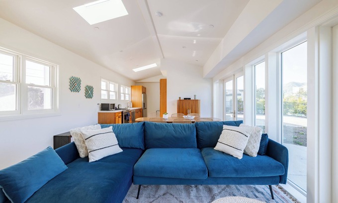 Central Malibu Casa | Traditional Home with modern furnishes in the coveted Point Dume neighborhood