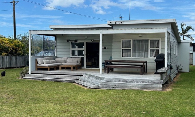 Whangamata Casa | Kiwi Bach tradicional recientemente renovado para 10 personas