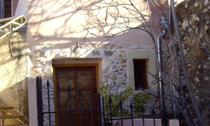 Faistos Cabaña | TRADITIONAL LOFT STYLE STONE HOUSE WITH CARACTER