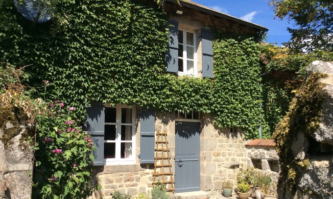 Saint-Domet Cabaña | Traditional luxury cottage, peace and quite, fantastic night skies.