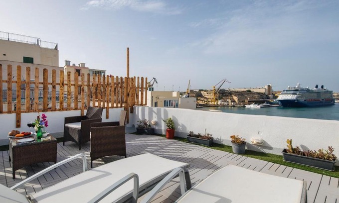 Senglea Casa | Traditional Maltese Townhouse - Close to Sea