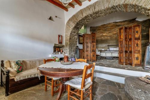 Andros Town Apartamento | Traditional Olive Guesthouse