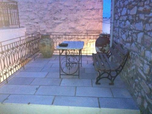 Aperathos Casa | Traditional stone house with panoramic mountain view