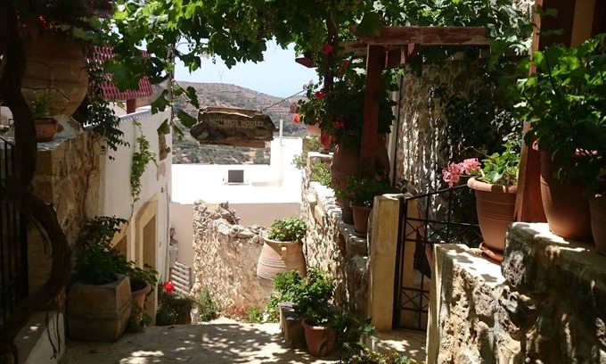 Pefki Casa | Casa de pueblo tradicional con vistas al mar.
