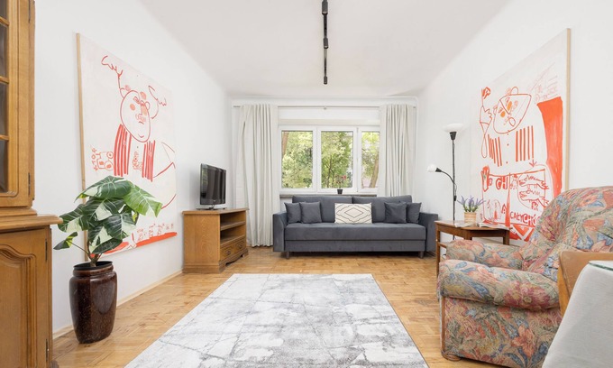 Muranow Apartamento | Traditional Warsaw Apartment by Renters