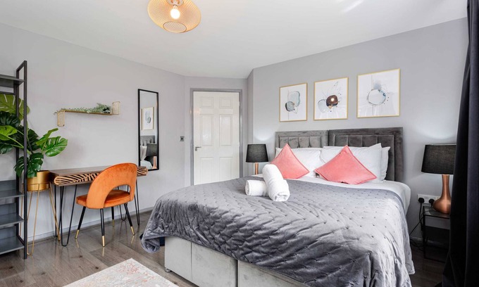Irlam Apartamento | Trafford Centre Cityscape Hideaway – Free Parking