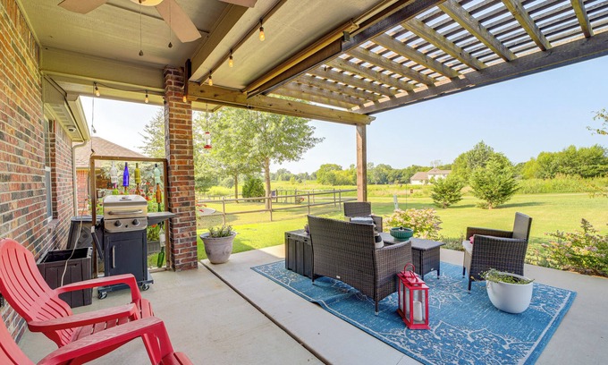 Verdigris Casa | Trail Access + Patio: Peaceful Tulsa Area Retreat