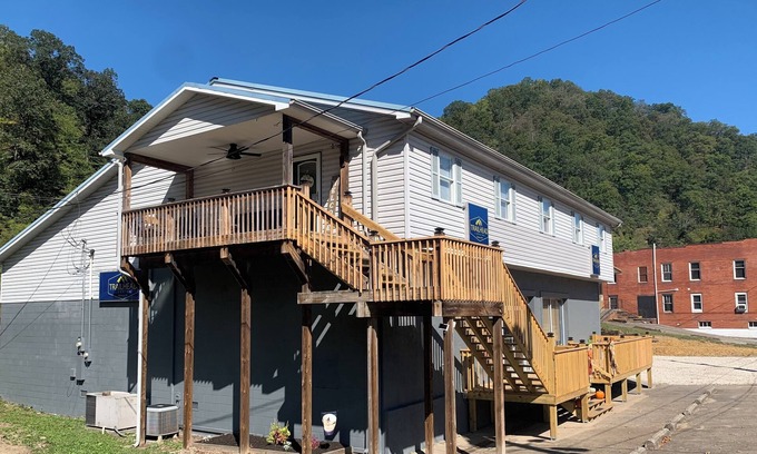 Matewan Casa | Trailhead Lodging
