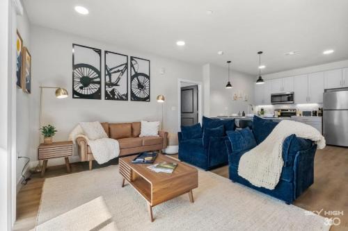 Rogers Apartamento | Trails End Here, Pool, King Beds, Gym, Lux Apt