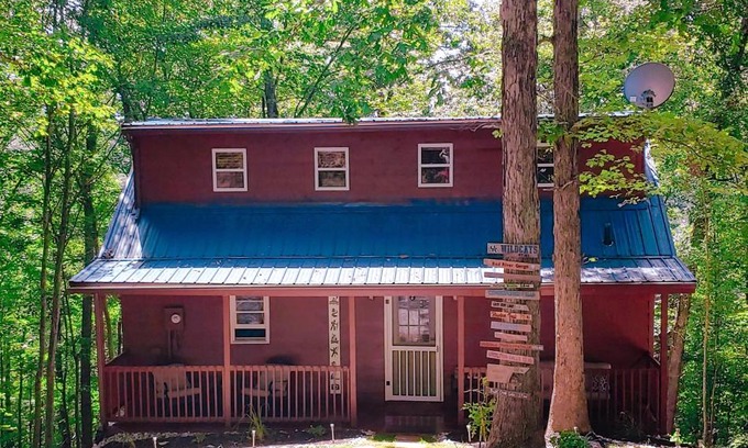 Stanton Casa | Trailseeker Cabin w King Bed Hot Tub at Red River Gorge Natural Bridge