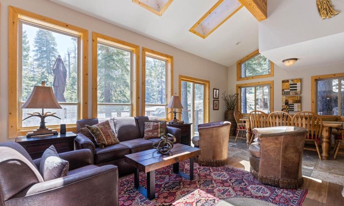 Alpine Meadows Casa | Trailside - Alpine Meadows 6 Bedroom with Private Hot tub