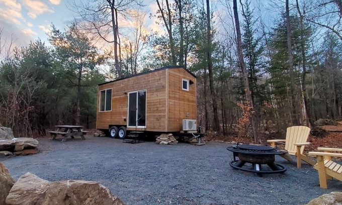 Dorchester Apartamento | Trailside Stays - Tiny House in the Woods-Escape to Nature. Robin