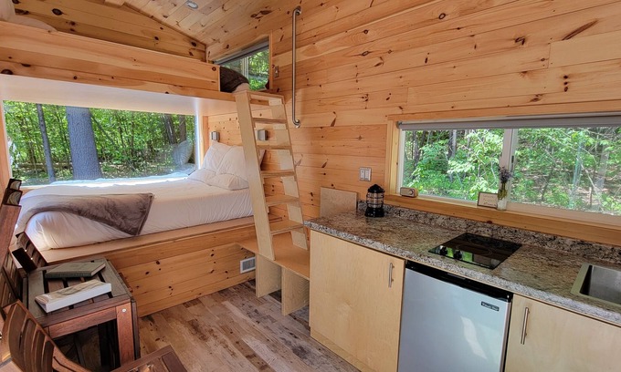 Dorchester Apartamento | Trailside Stays - Tiny House in the Woods-Escape to Nature. Cardinal