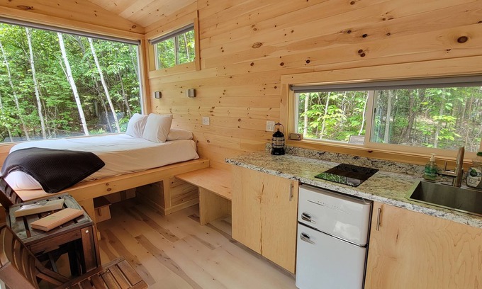 Dorchester Apartamento | Trailside Stays- Tiny House in the Woods-Chickadee