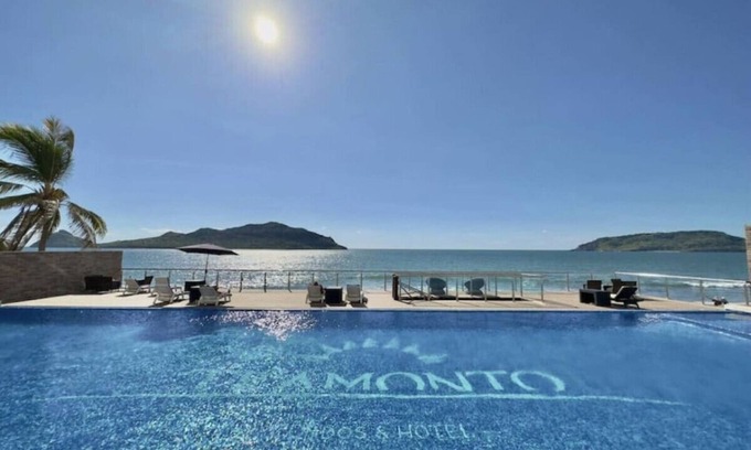 Zona Dorada Apartamento | pie de playa y con vista al mar by Gpsrentas
