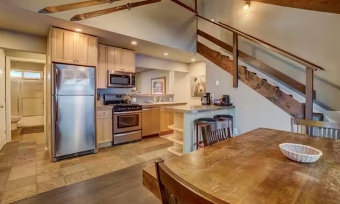 Tahoe Village Casa | Tramway Sierra Summit near Heavenly / Dogs OK / New Heating and AC