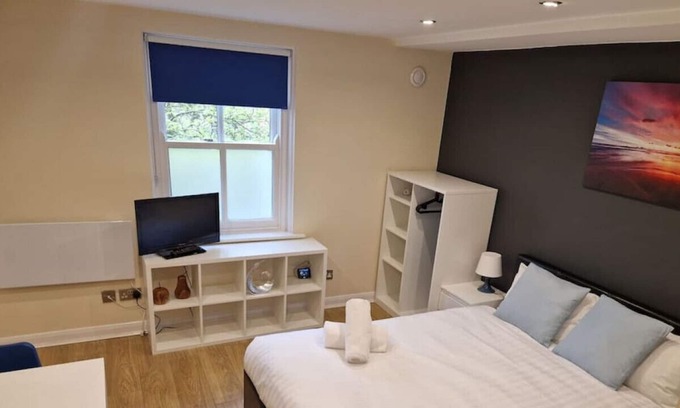 Blandford Saint Mary Apartamento | Tranquil 1 Bed studio Flat