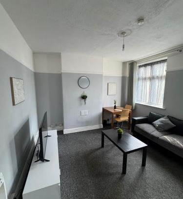 Hainault Apartamento | Tranquil 1BR in Hainault
