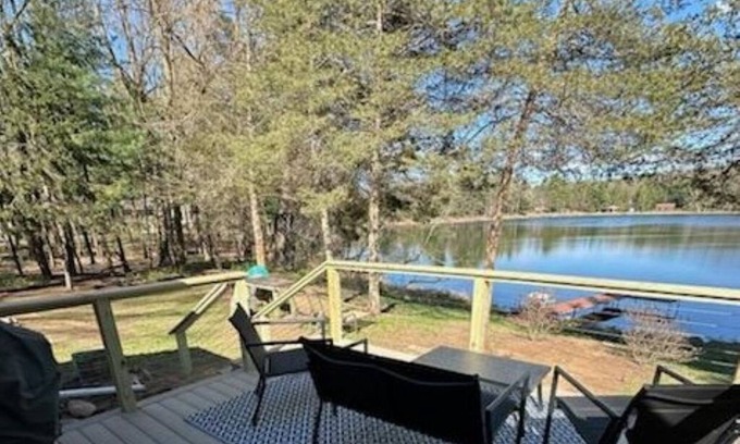 Montello Cabaña | Tranquil 2 Bedroom Getaway on Private Lake