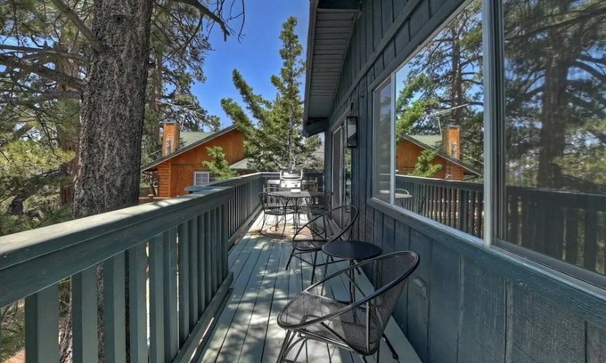 Upper Moonridge Casa | Tranquil 2-bedroom house with Peakaboo views of lake and slope in Big Bear