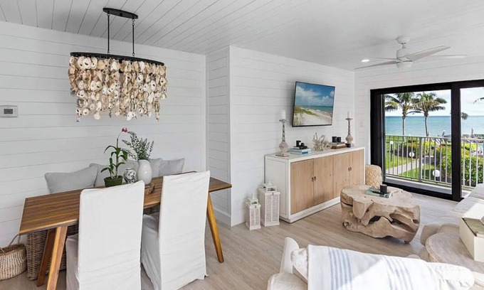 Central Beach Condominio | Tranquil 2-bedroom oceanfront condo with in Vero Beach