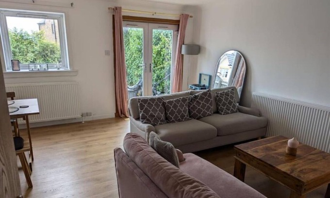 Gilmerton Casa | Tranquil 3-bedroom house in Edinburgh