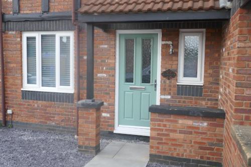 Thornton-Cleveleys Casa | Tranquil 3 bedroom town house with Sky Glass