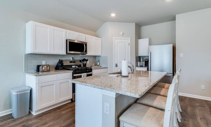 Broussard Casa | Tranquil 3BR by Hwy 90 with pond views