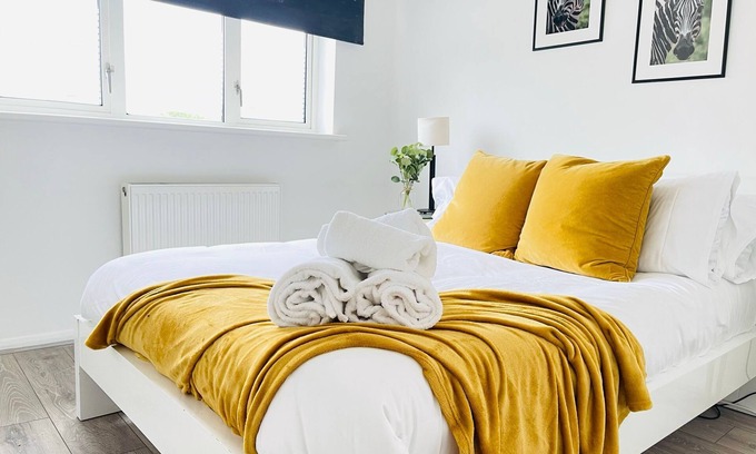 Peterborough Casa | Tranquil 3BR Retreat | Pet-Friendly + Free Parking